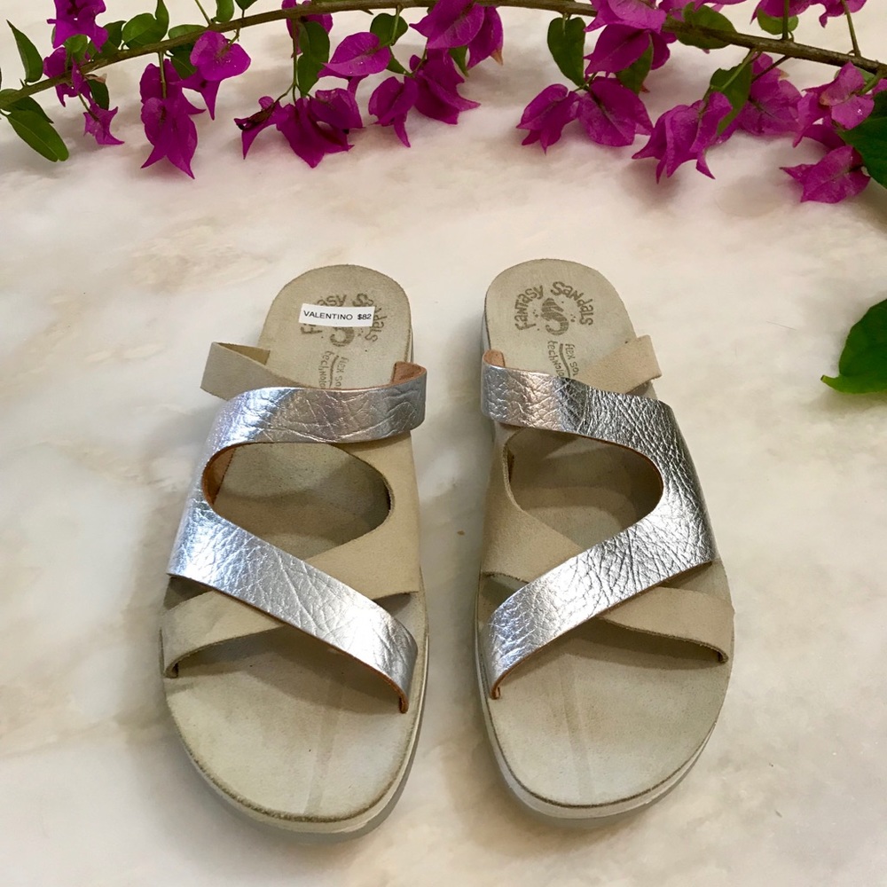 ⬇️ Fantasy Sandals